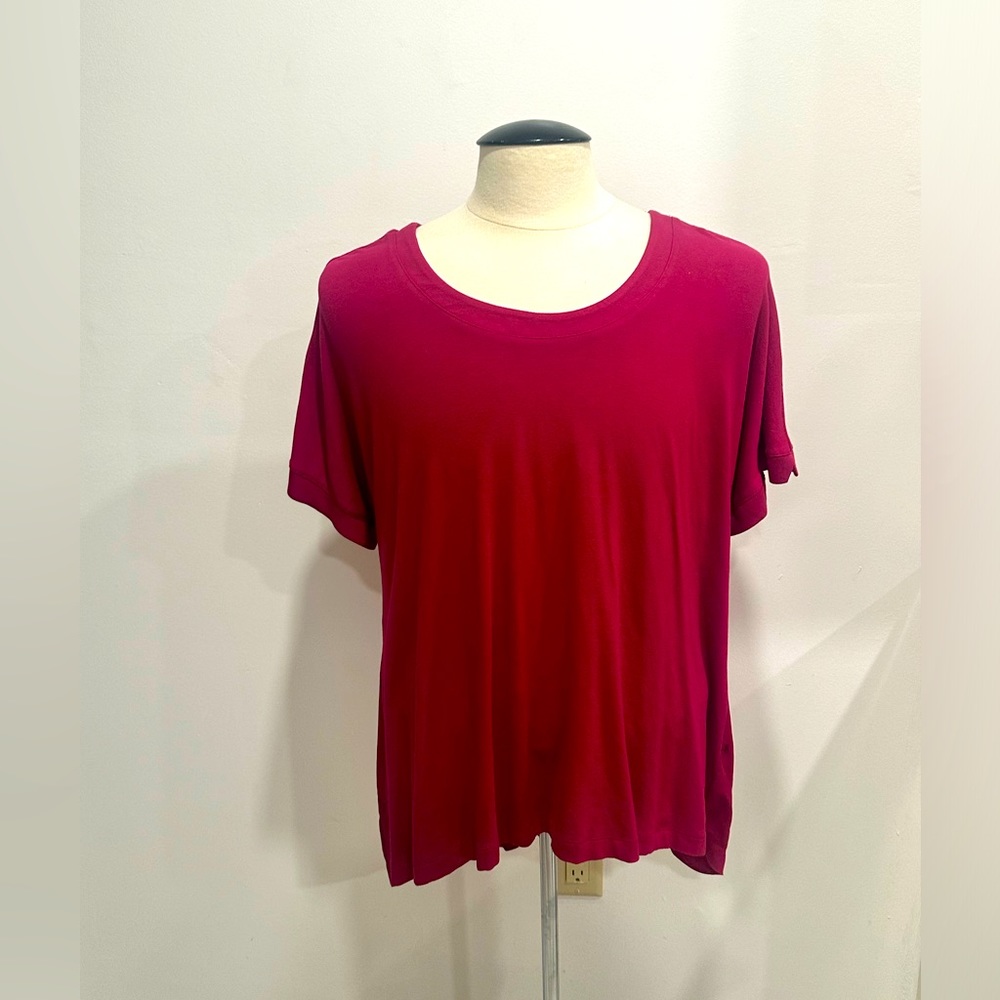 Dark pink tshirt with blousy back